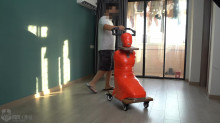 人間家具 ミイラ化されたカート